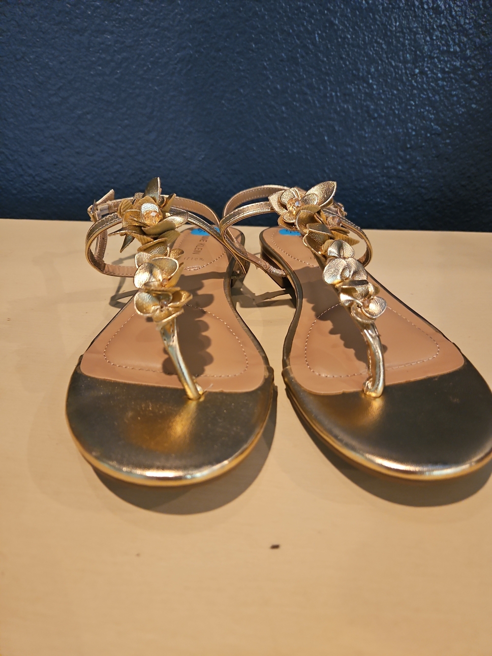 NWOB Women’s Metalic Gold Floral T-Strap Sandals